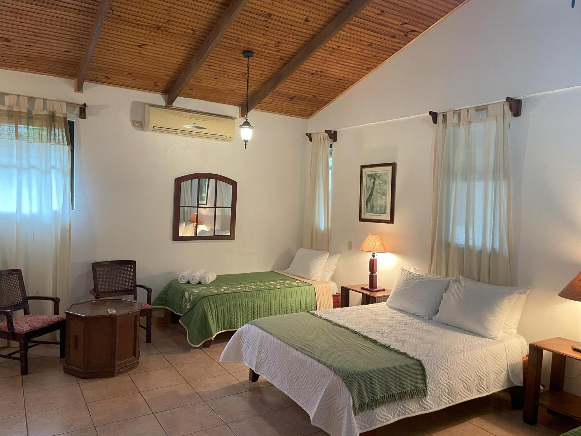 Kakao Lodge & Garden Rio Celeste Bijagua Room photo